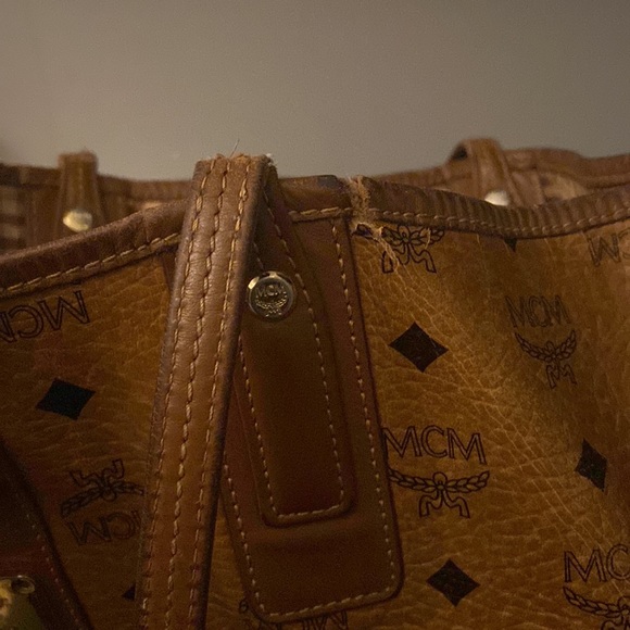 MCM reversible bag - Picture 10 of 13